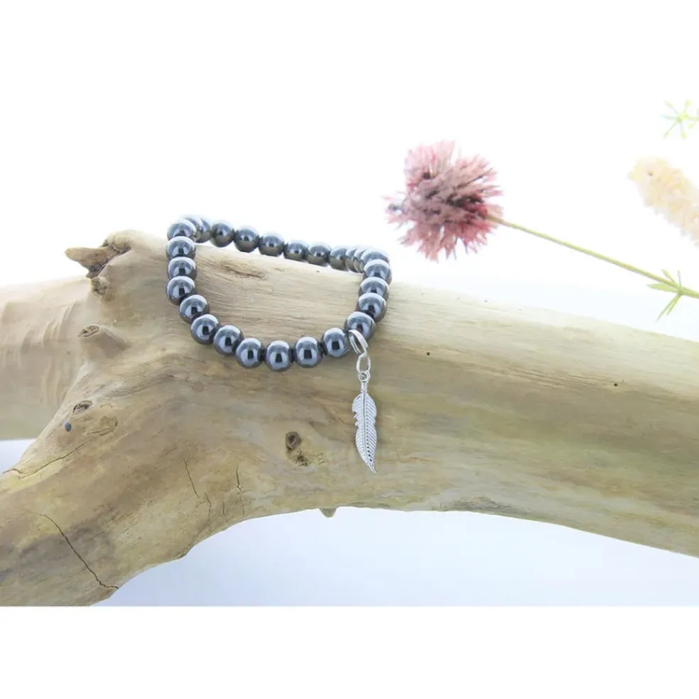 Bracelet hématite perles rondes 8mm et plume