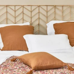 Coussin camel avec pompons en gaze de coton 40x40cm - Gaia