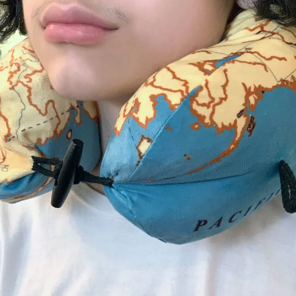 Coussin de voyage gonflable carte du monde