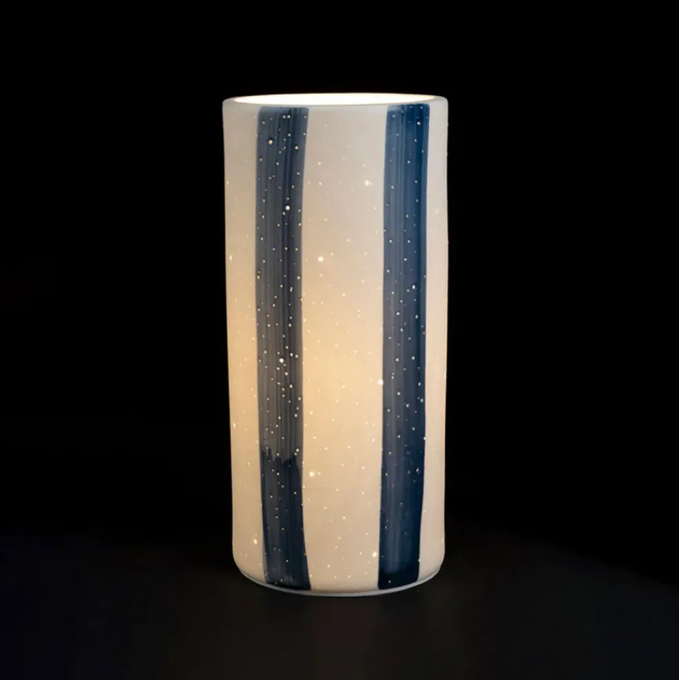 Lampe cylindre en porcelaine rayée indigo et blanc h24cm - Alaria